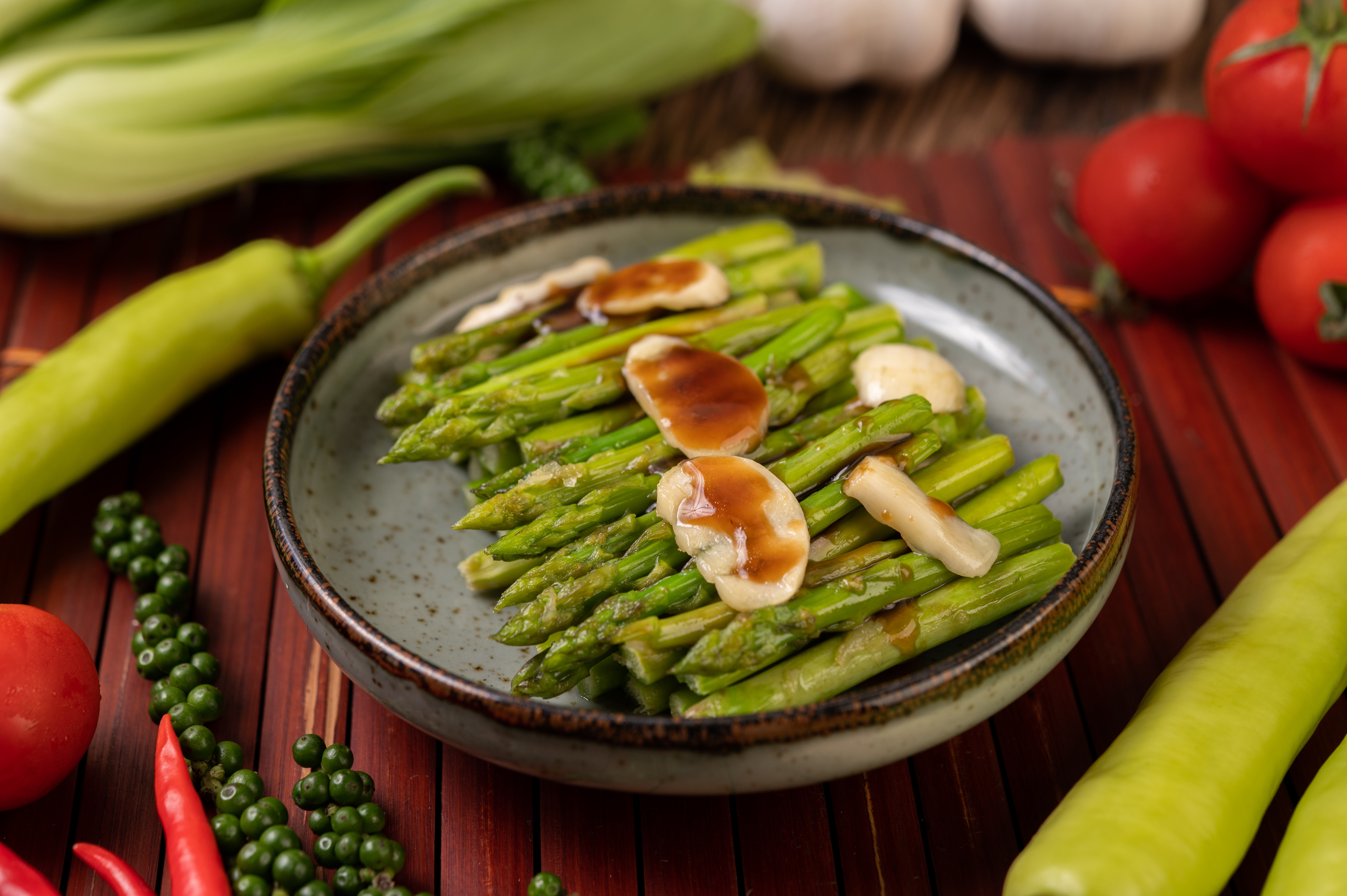 Lente Bowl met Gegrilde Asperges>
                 <h2>Lente Bowl met Gegrilde Asperges</h2>
                 <p>€14,90</p>
                 <p>Knapperige quinoa, groene asperges, radijs, spinazie en citroenhummus.Fris, voedzaam en 100% plantaardig.</p>
              </div>
              <div>
                <img class=
